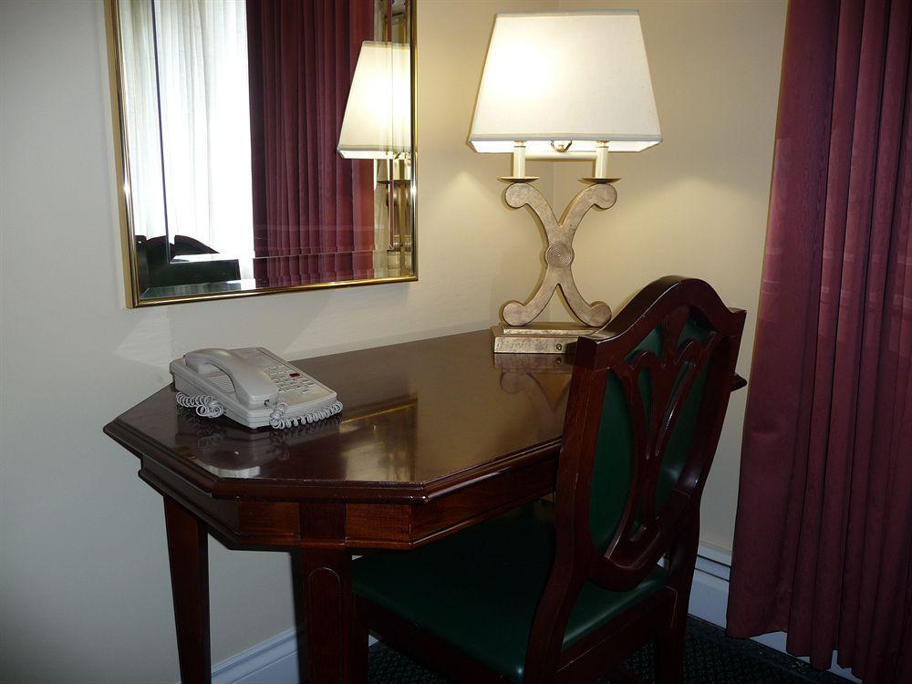 Arbutus Motel Victoria
