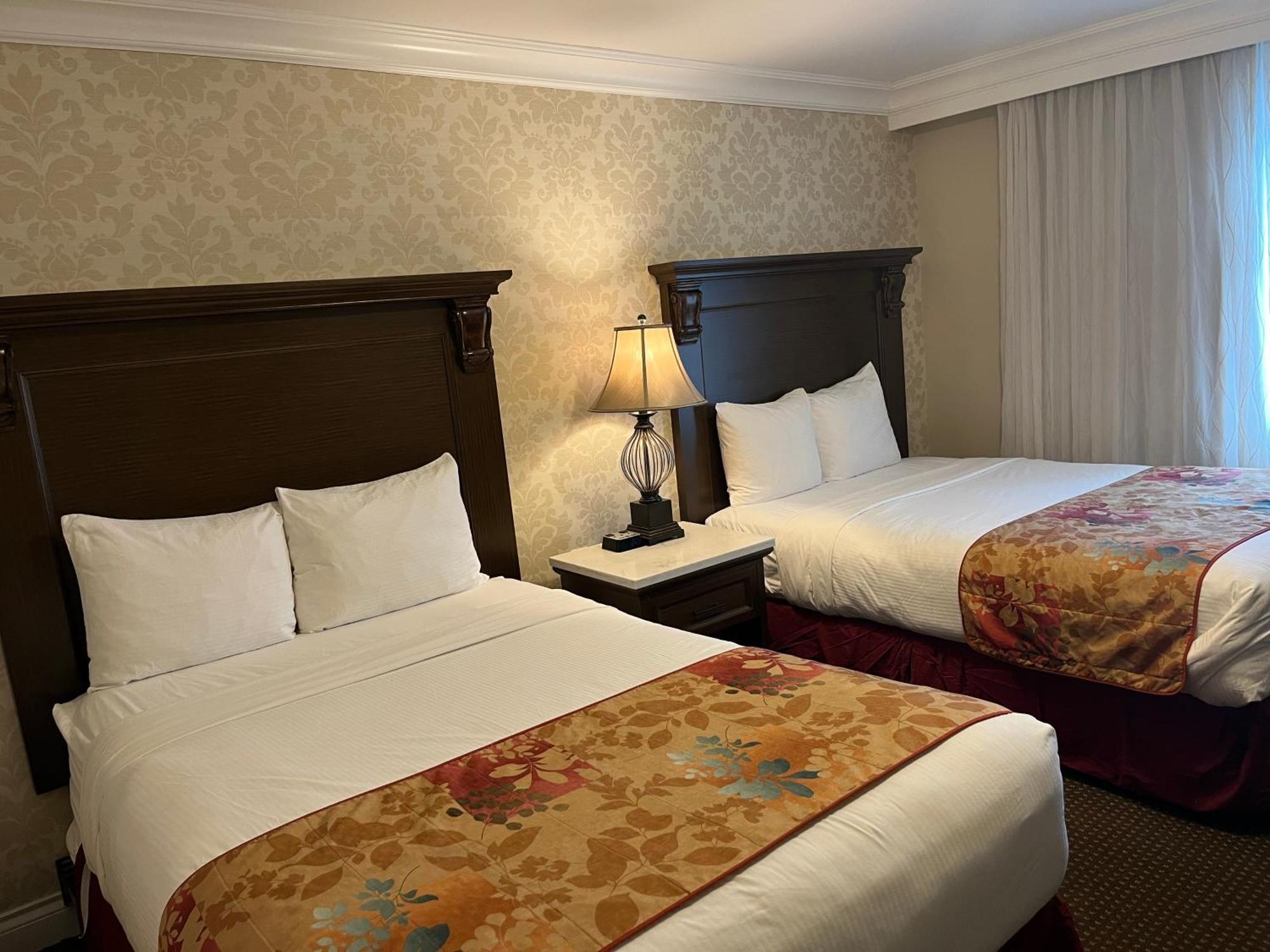 Arbutus Motel 2*