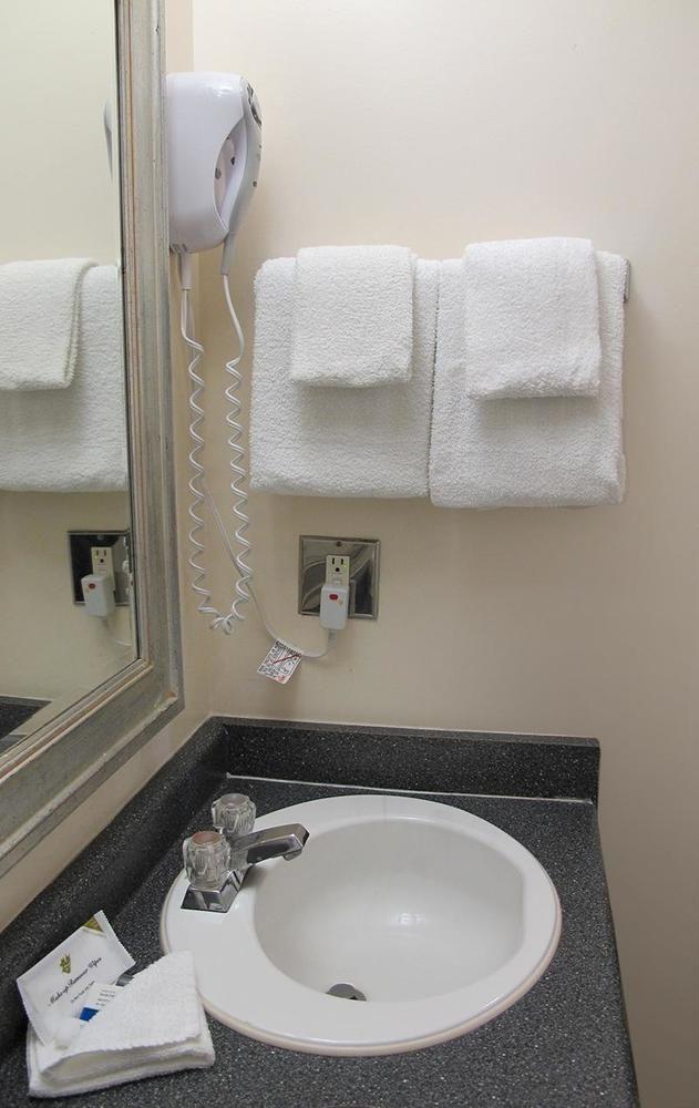 Arbutus Motel 2*